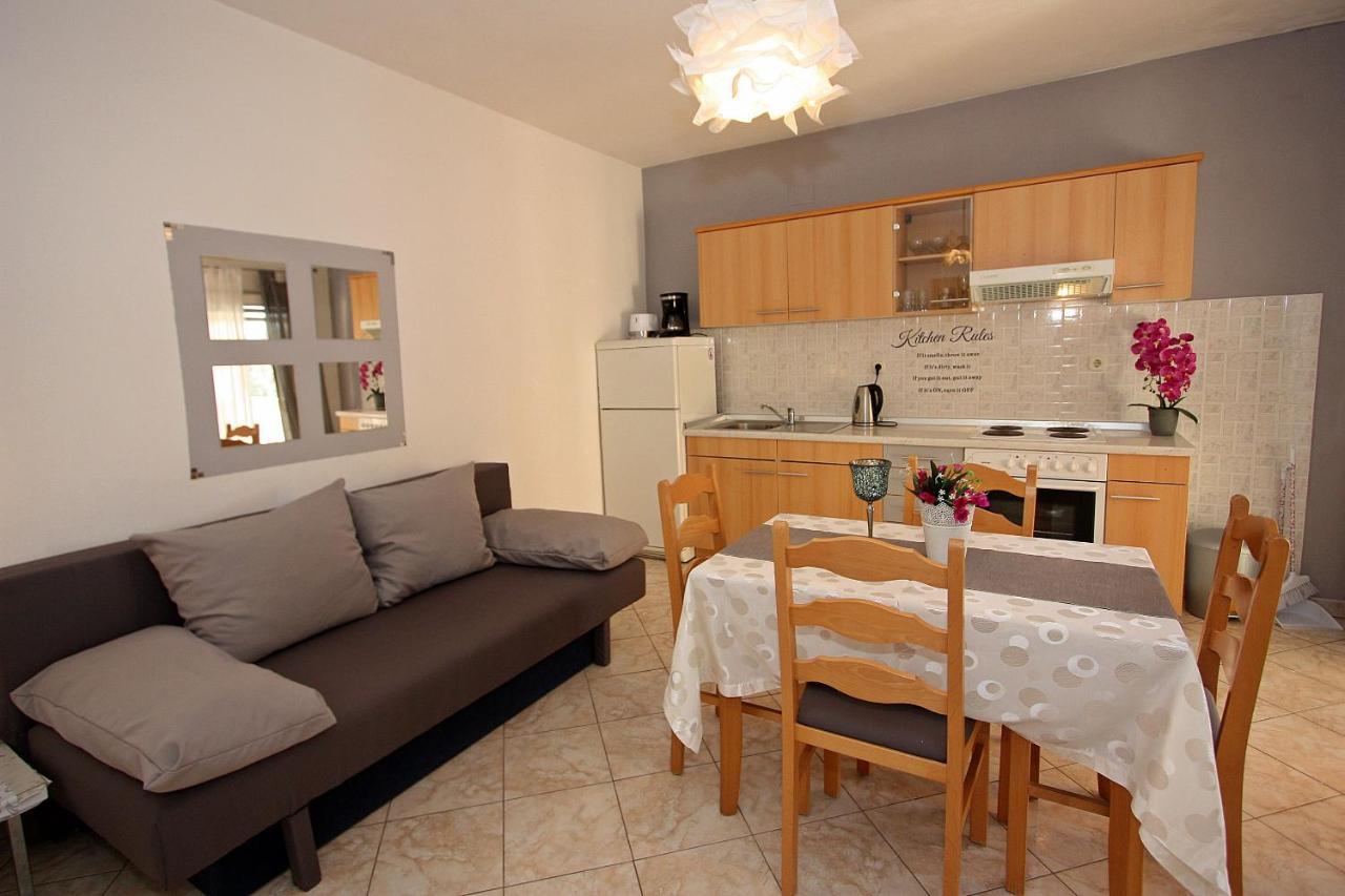 Apartments Mara Супетар Экстерьер фото